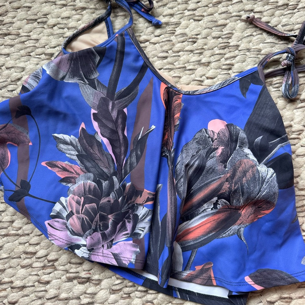 Kortni Jeane swim top size small